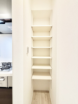 ���̑����� �L�b�`���ɂ̓p���g���[�I�H�ނ̃X�g�b�N�͂������A���p�i�̎��[�Ȃǎg�����͂��낢��I