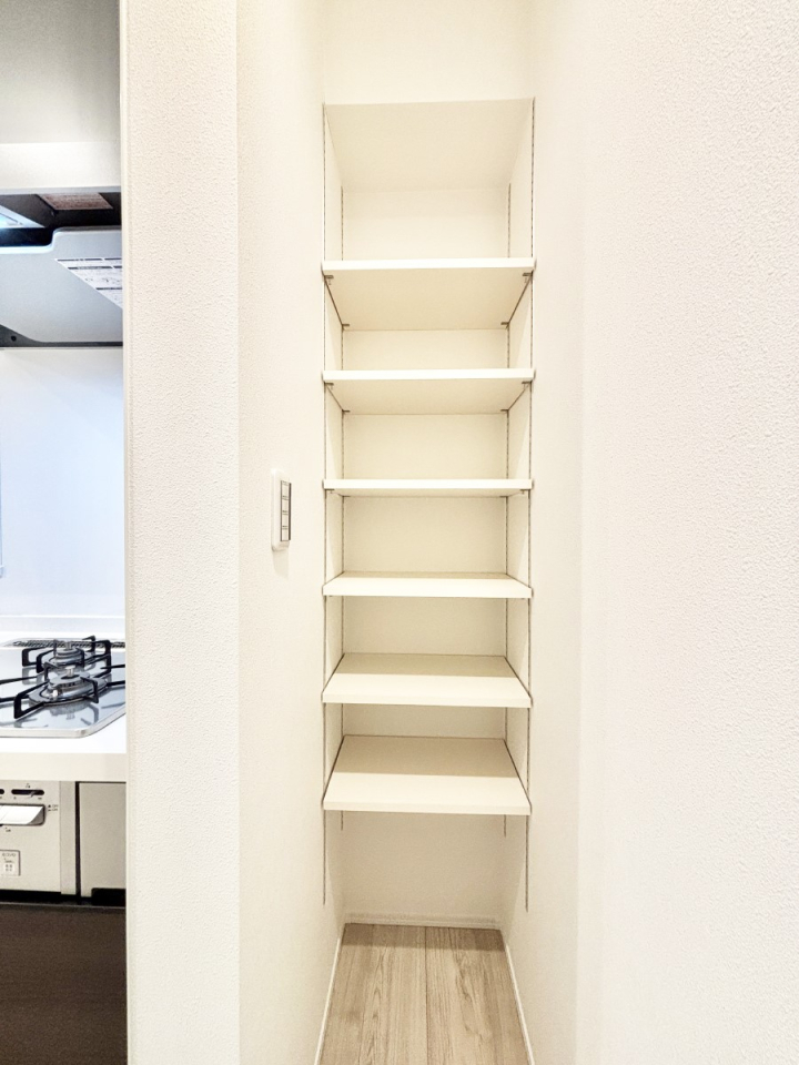 ���̑����� �L�b�`���ɂ̓p���g���[�I�H�ނ̃X�g�b�N�͂������A���p�i�̎��[�Ȃǎg�����͂��낢��I