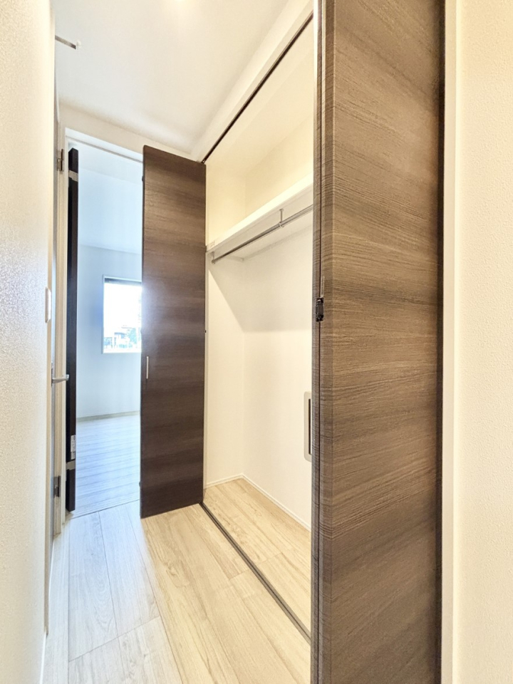 ���� ���փz�[���ɂ��N���[�[�b�g���������Ă��܂�