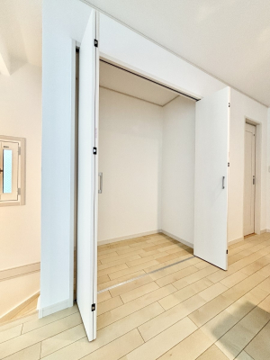 ���[ �L�b�`���ɂ̓p���g���[�I�H�ނ̃X�g�b�N�͂������A���p�i�̎��[�Ȃǎg�����͂��낢��I