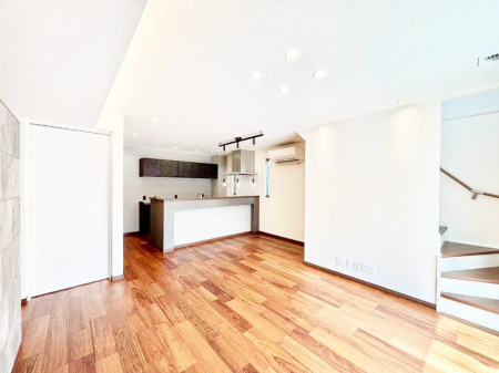 rO i`eCXg̗D_炩Fg̃t[OfGȃrOłˁB