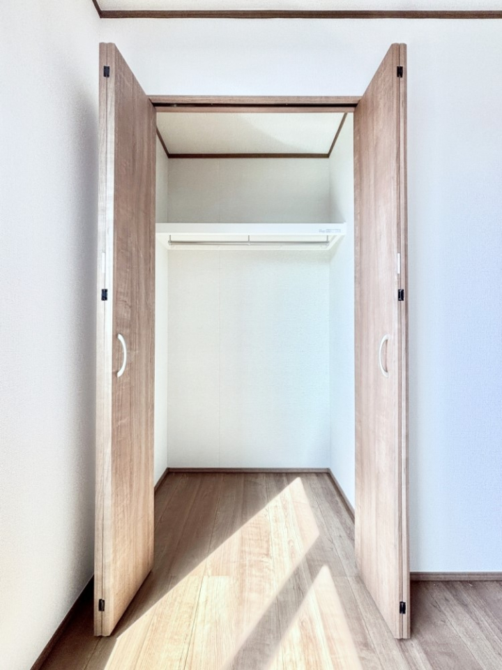 ���[ �m���̃N���[�[�b�g�B���s��������̂Ō���̈ߗނ�����������܂�܂��B