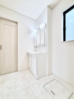 ʑEʏ 邢ʏ͖̐gxxyłႢłB