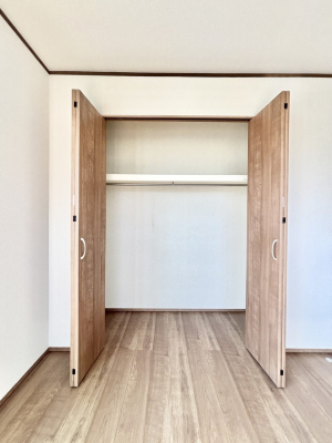 ���[ �m���̃N���[�[�b�g�B���s��������̂Ō���̈ߗނ�����������܂�܂��B