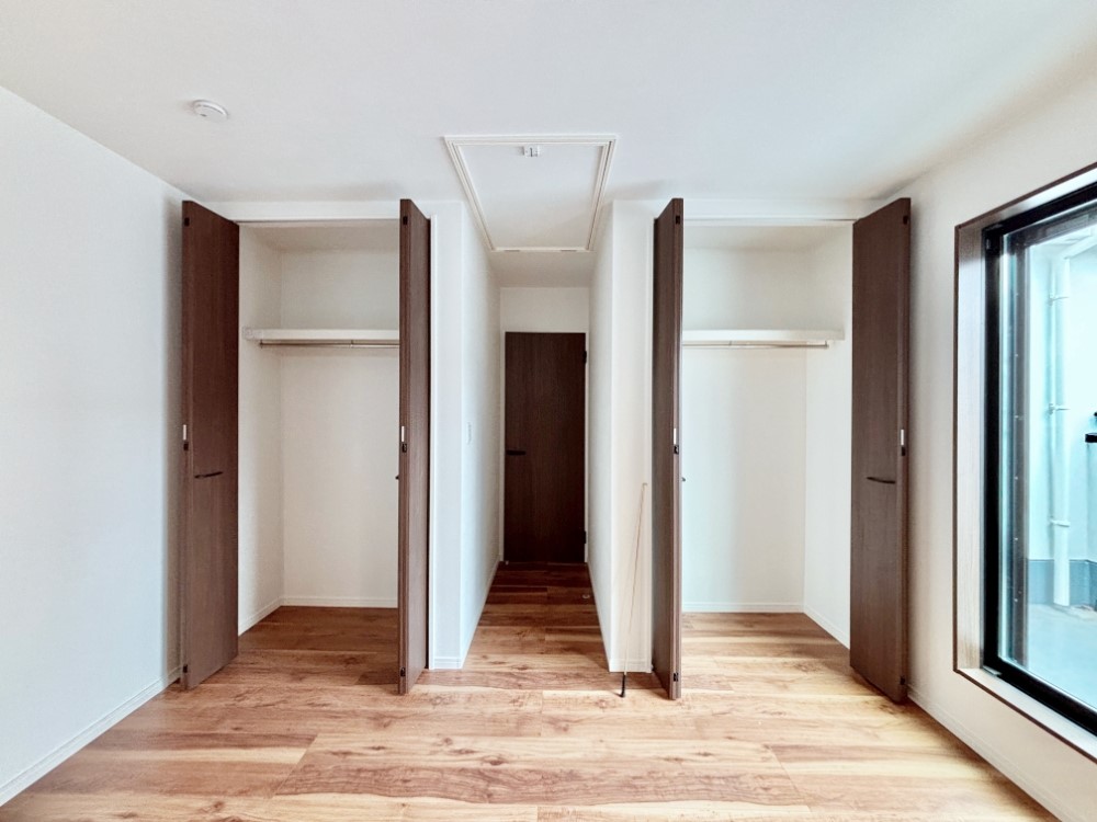 ���[ �m���̃N���[�[�b�g�B���s��������̂Ō���̈ߗނ�����������܂�܂��B