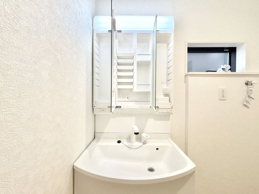 ���̑����� �O�ʋ��̗��ɁA���ϕi��q���p�i�Ȃǂ����[�\�B���ʑ����������ƕۂ��܂��I