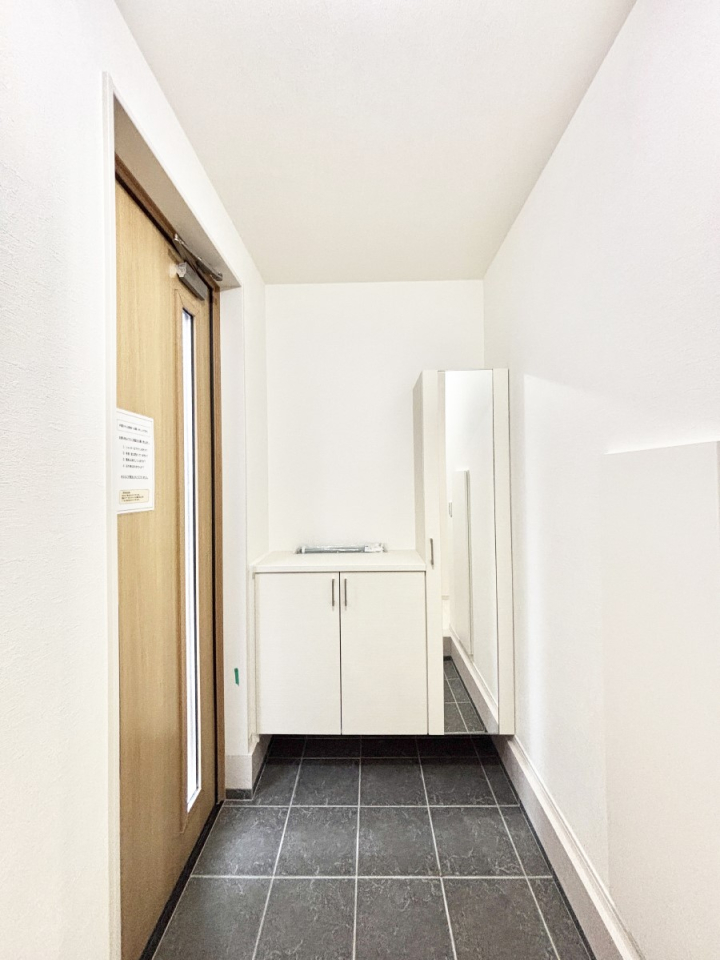 ���� ���ʔ��͂��Ƒ��̎ʐ^��G�߂̃C���e���A�ŏ���I�Ƃ��ĉ��o�ł��܂�