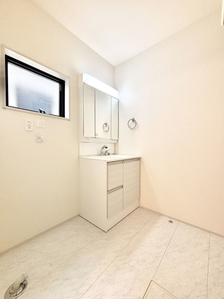 ʑEʏ 邢ʏ͖̐gxxyłႢłB