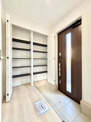 ���� �����Ղ���[�ł���V���[�Y�{�b�N�X�ŁA�U�炩�肪���Ȍ��ւ��X�b�L���B