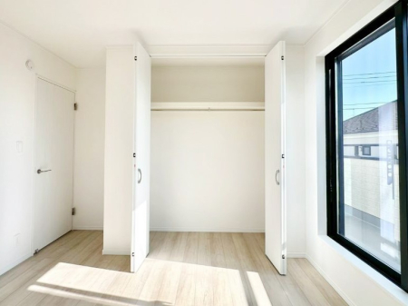 ���[ �m���̃N���[�[�b�g�B���s��������̂Ō���̈ߗނ�����������܂�܂��B