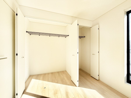 ���[ �m���̃N���[�[�b�g�B���s��������̂Ō���̈ߗނ�����������܂�܂��B