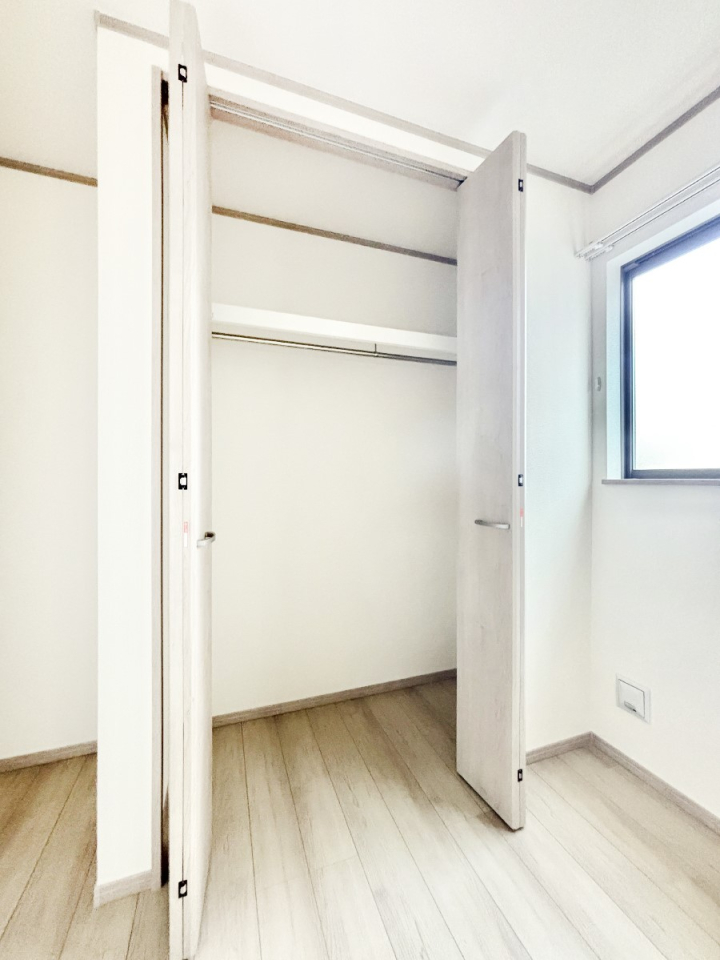 ���[ ��������ߗނ�ו��Ȃǂ̎��[�ɕ֗��ȃN���[�[�b�g�t���ł��B