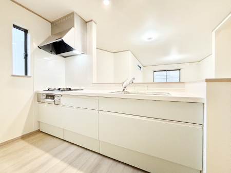 �L�b�`�� ���r���O�ŗV�Ԃ��q�l�������Ȃ��炨�������ł���ΖʃL�b�`��