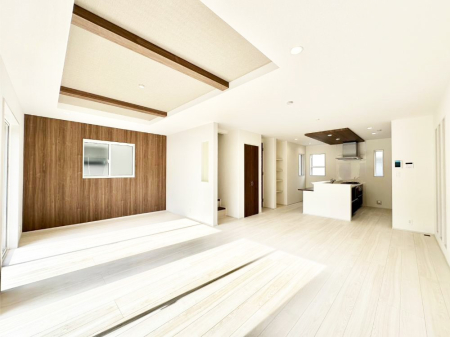 ���r���O ���Ƒ��̓��₩�Șb�����ŕ�܂�閾�邢���r���O