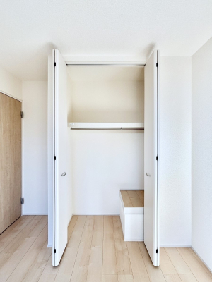 ���[ �m���̃N���[�[�b�g�B���s��������̂Ō���̈ߗނ�����������܂�܂��B