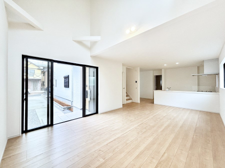 rO Ƒ̓₩Șbŕ܂閾邢rO  