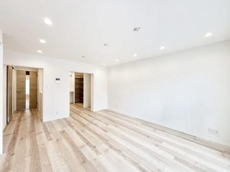 ���r���O ���R�Ƃ��Ƒ����W�܂�e���̋�ԁI