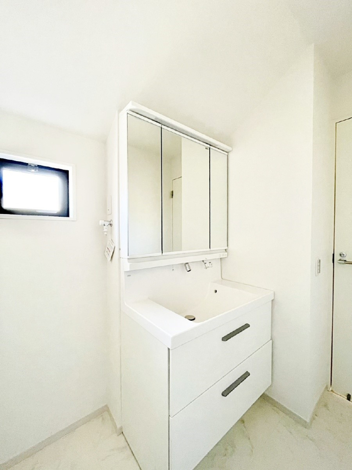 ʑEʏ q񂪂A􂢂łĂꂻȐʏI