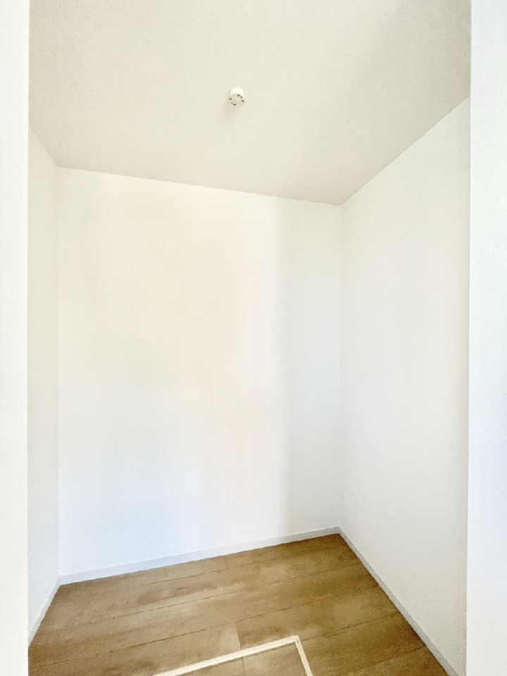 ̑ EH[NCN[[bgtŐԂLpł܂