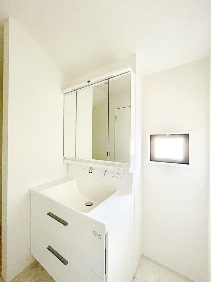 ʑEʏ q񂪂A􂢂łĂꂻȐʏI