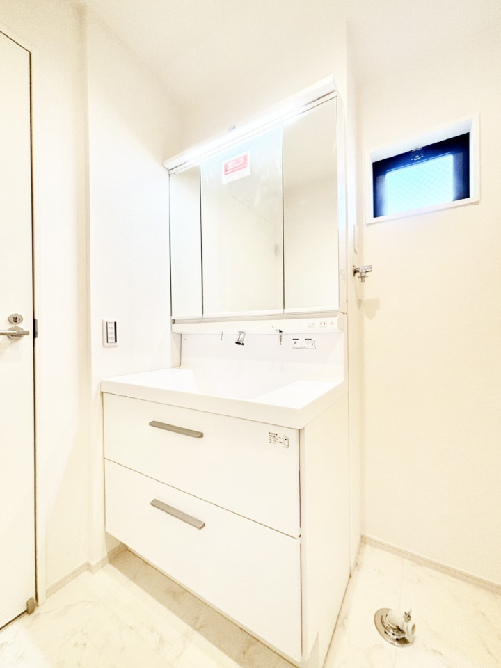 ʑEʏ X^COɕ֗ȎOʋA~[LrlbgōׂXbL