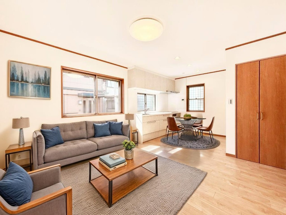 ���r���O �Ƒ��̘a�₩�ȉ�b���������Ă������B�J�����̂��郊�r���O�ł��B ���Ƌ��CG�ł�