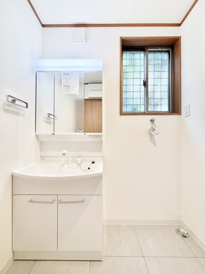 ���ʑ�E���ʏ� �X�^�C�����O�ɕ֗��ȎO�ʋ��A�~���[�L���r�l�b�g�ōׂ������X�b�L��