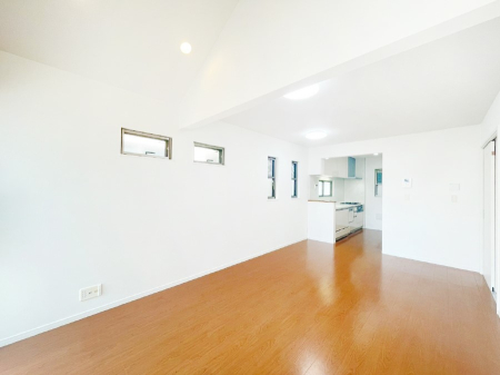 ���r���O �Z�ޕ��̌��������o�����A�C���e���A���l����̂��y���݂ȃ��r���O�ł��I 