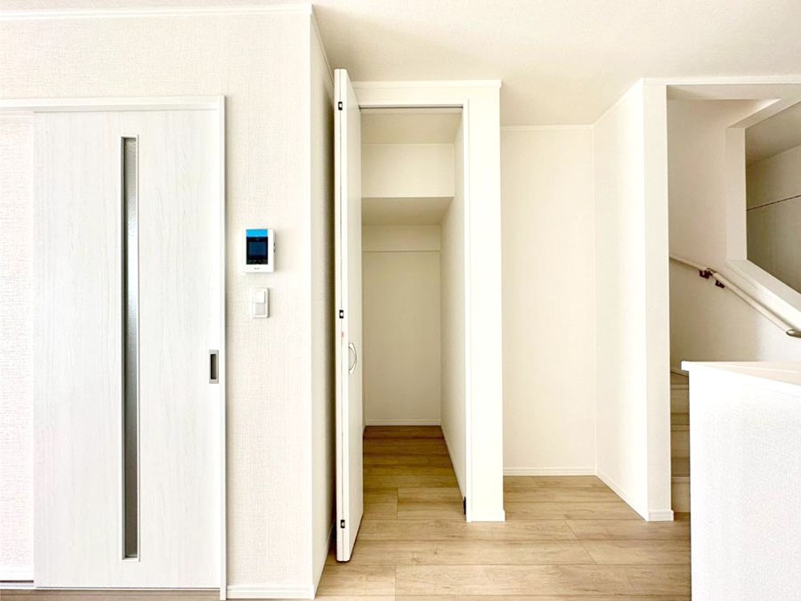 ̑ rO[BɎ[ƕW܂LDKXbLЕtłˁB  