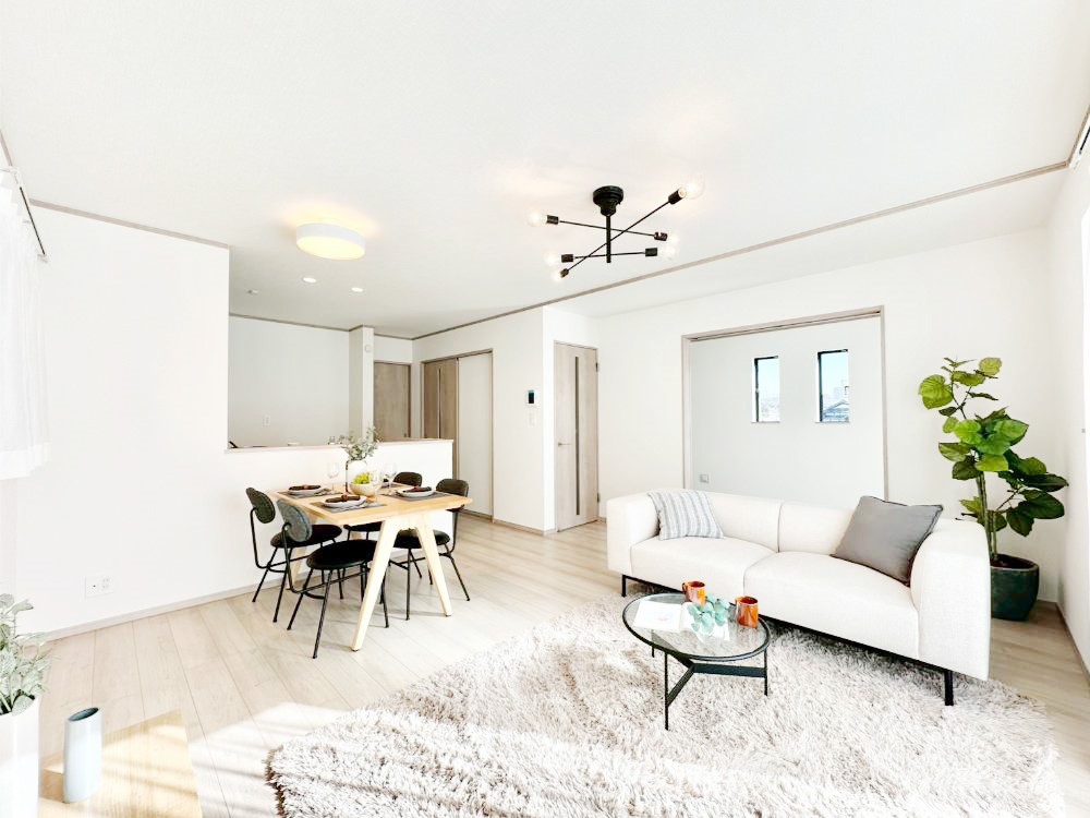 ���r���O ���₩�ȗz���܂�ɕ�܂��A���S�n�̗ǂ����r���O�ŉƑ��c���I