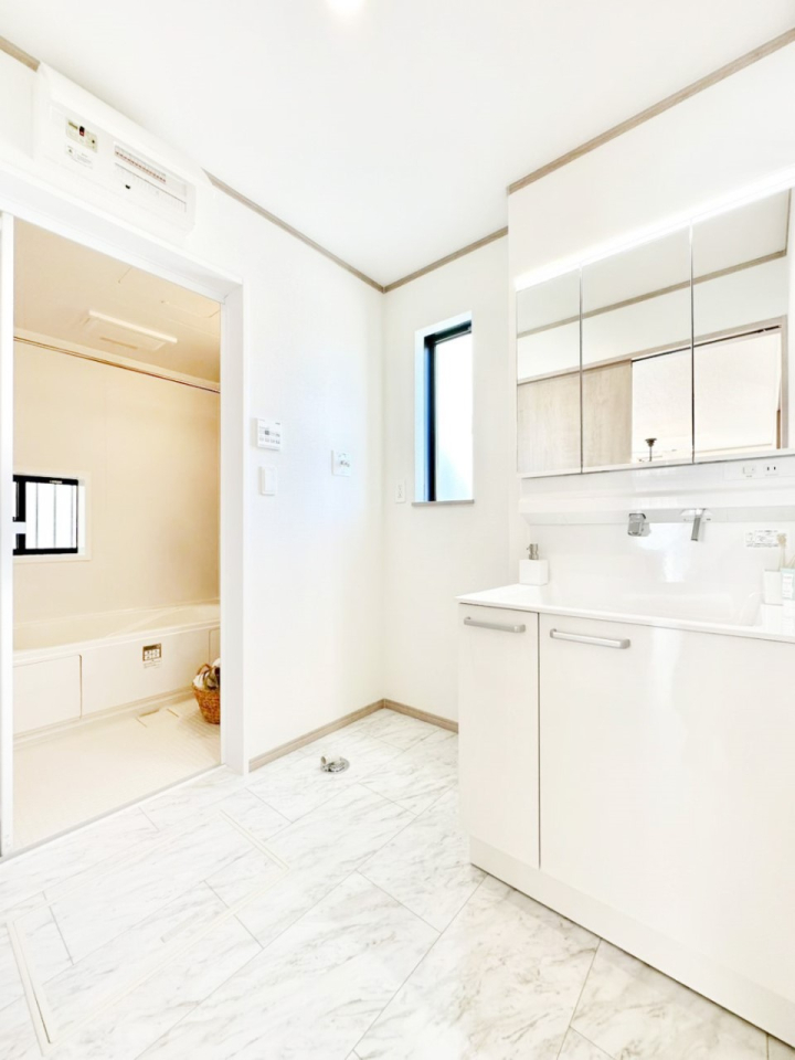 ���̑� ����������z���C�g�J���[����Ƃ��������h���[�X�y�[�X