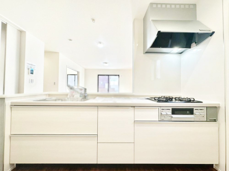 �L�b�`�� ���r���O�ŗV�Ԃ��q�l�������Ȃ��炨�������ł���ΖʃL�b�`��