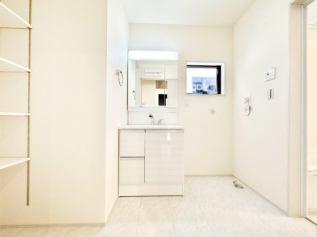 ���̑� ����������z���C�g�J���[����Ƃ��������h���[�X�y�[�X