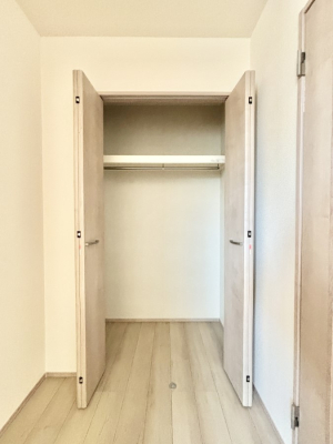 ���[ �m���̃N���[�[�b�g�B���s��������̂Ō���̈ߗނ�����������܂�܂��B