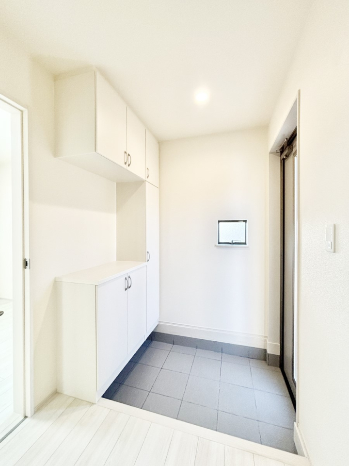 ���� ���ʔ��͂��Ƒ��̎ʐ^��G�߂̃C���e���A�ŏ���I�Ƃ��ĉ��o�ł��܂�