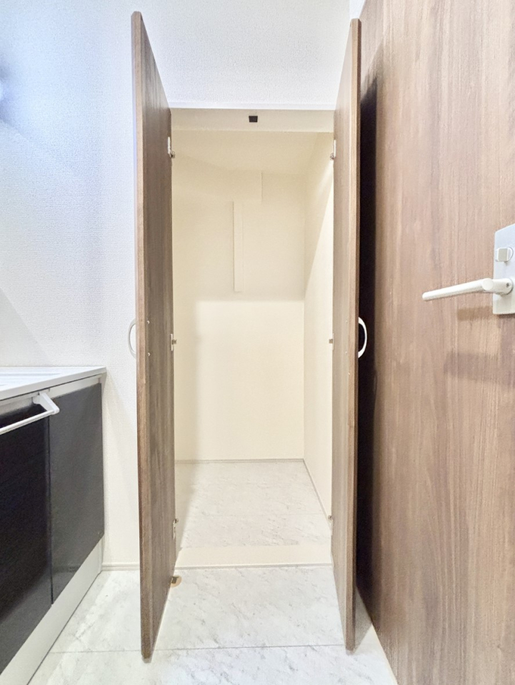 ʑEʏ ʏɂ͊[Xy[X܂B 