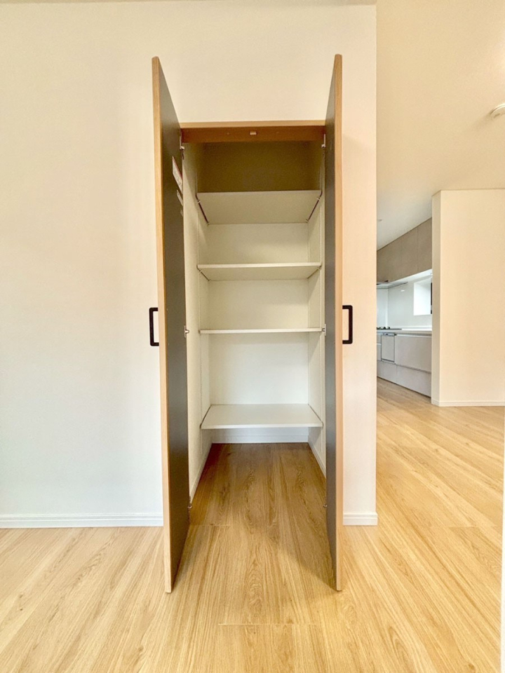 ̑ rO[BɎ[ƕW܂LDKXbLЕtłˁB  