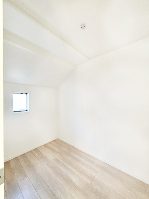 ���[ 2�K�̔[�˂͎��[�͂������A�����Ƃ��Ă������p���������܂��B