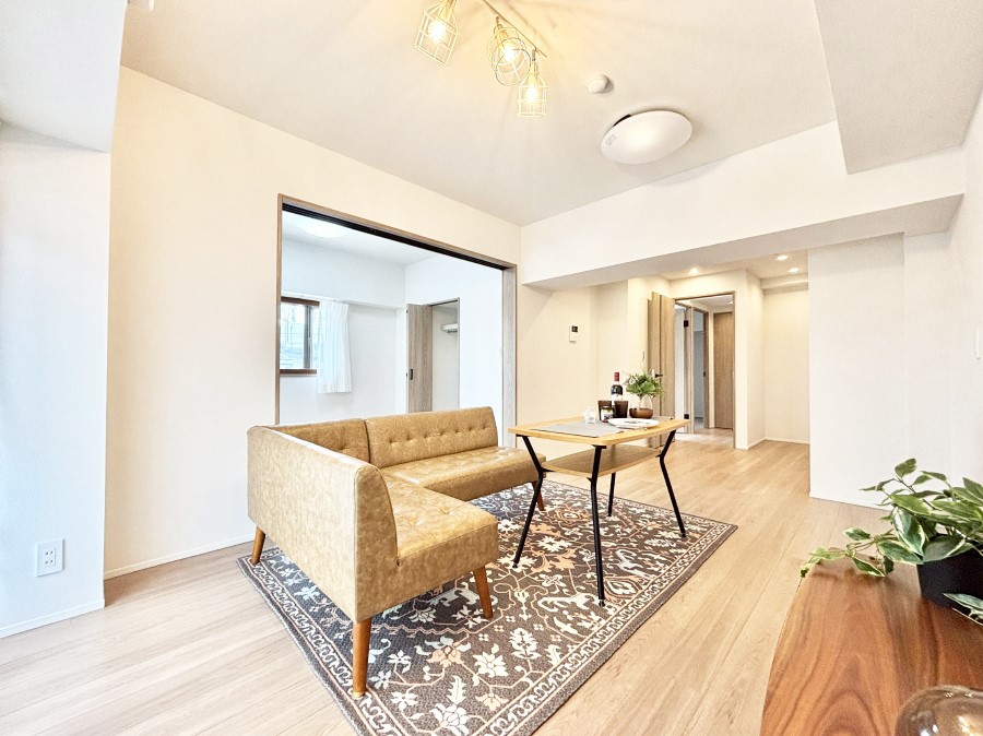 rO Ƒ̓₩Șbŕ܂閾邢rO  