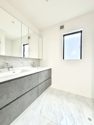 ʑEʏ 邢ʏ͖̐gxxyłႢłB