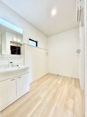 ʑEʏ 邢ʏ͖̐gxxyłႢłB