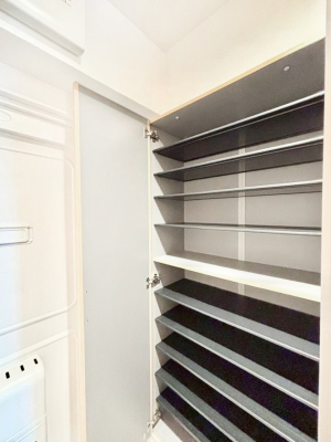 ���̑����� �����Ղ���[�ł���V���[�Y�{�b�N�X�ŉƑ��S���̌C���A���ւ�������B  