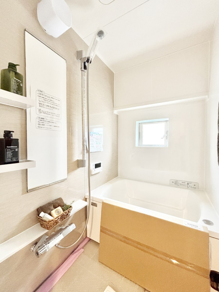 ���� ����̔�������Ă���閾�邢�������̂���o�X���[��