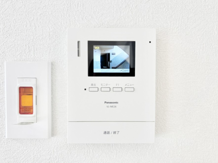 ���̑����� TV���j�^�[�t�C���^�[�t�H�����t���Ă��ăZ�L�����e�B�[��  