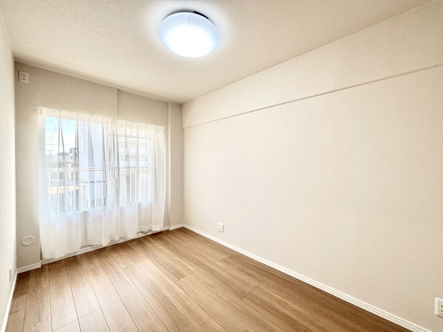 ���̑����� �o���R�j�[���J�������v���X���Ă����m��  