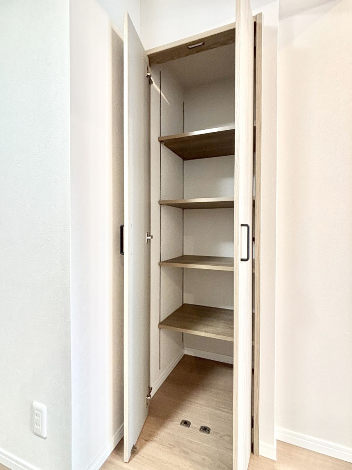 ���̑����� ���r���O���[�B�����Ɏ��[������ƕ����W�܂�LDK���X�b�L���Еt�������ł��ˁB  