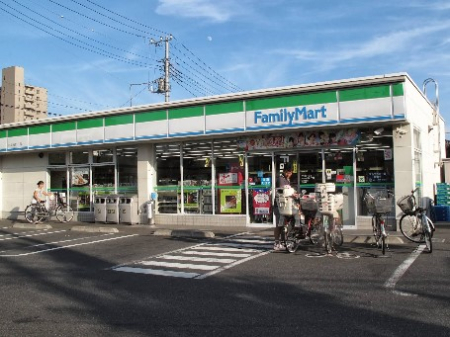 ���ӊ� �R���r�j 600m �t�@�~���[�}�[�g �������܏��e�꒚�ړX