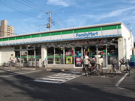 ���ӊ� �R���r�j 600m �t�@�~���[�}�[�g �������܏��e�꒚�ړX