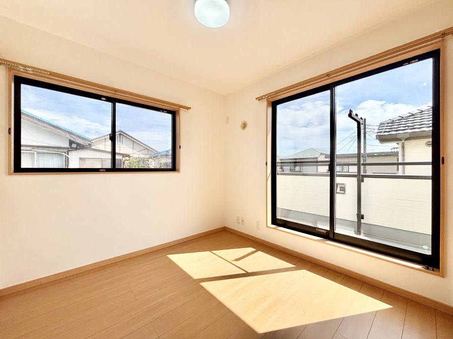 ���̑����� �o���R�j�[���J�������v���X���Ă����m��  