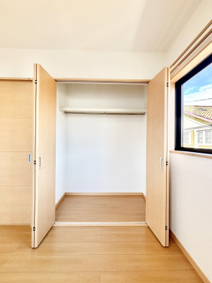 ���[ �m���̃N���[�[�b�g�B���s��������̂Ō���̈ߗނ�����������܂�܂��B  